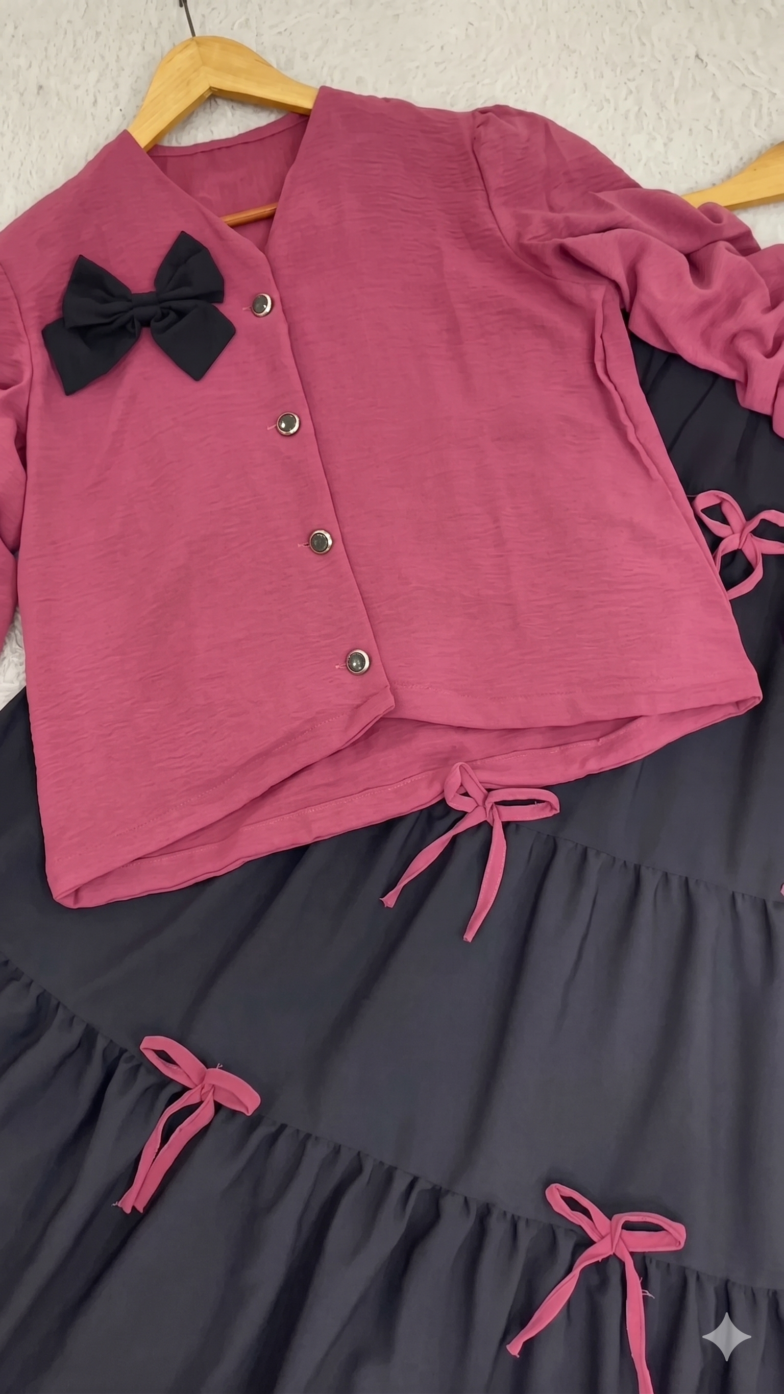 🎀 Rosé Charm Bow Co-Ord Set – Effortless Elegance with a Playful Twist 💗🖤