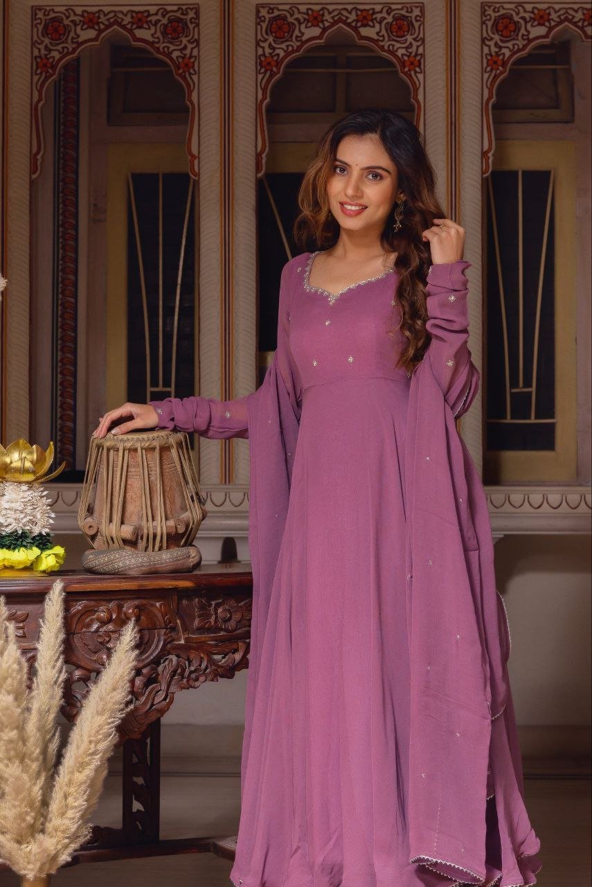 *PLUM HANDWORK ANARKALI 💟🌸✨*